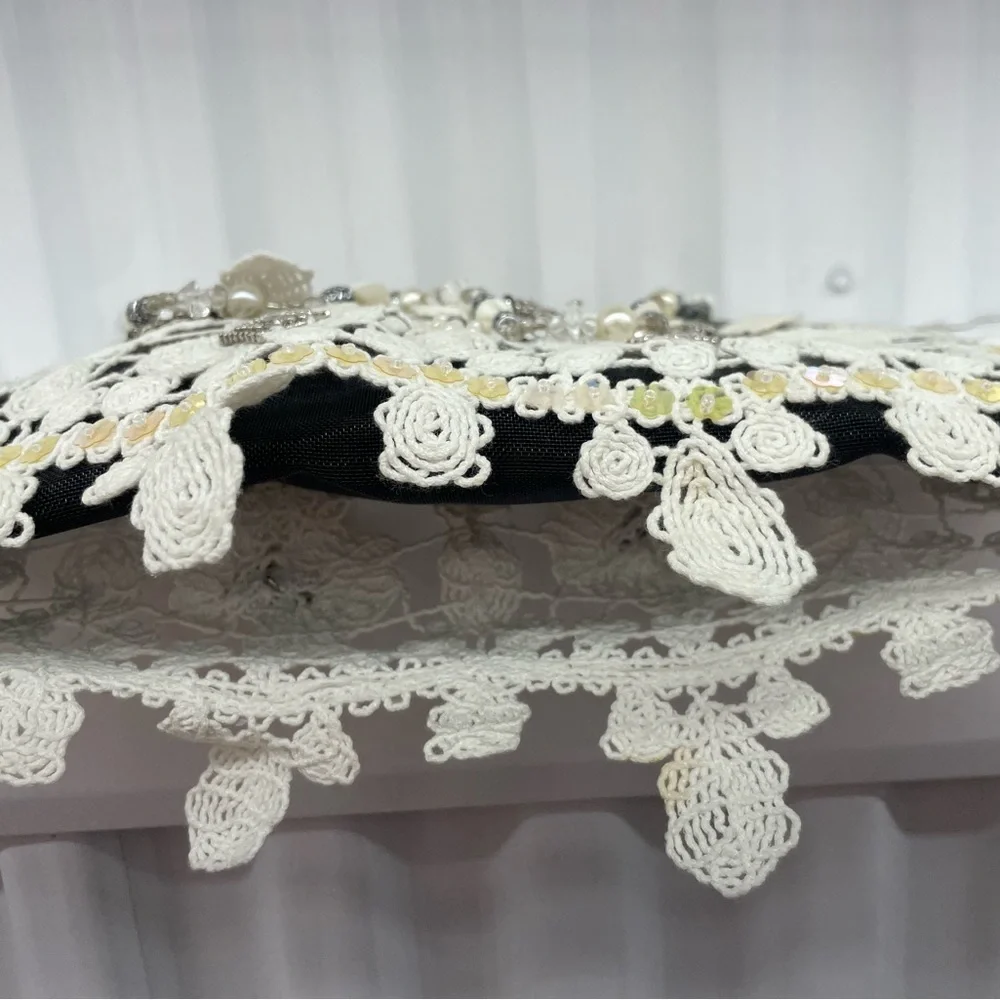 Mary Frances Lace Purse - Picture 5 of 11